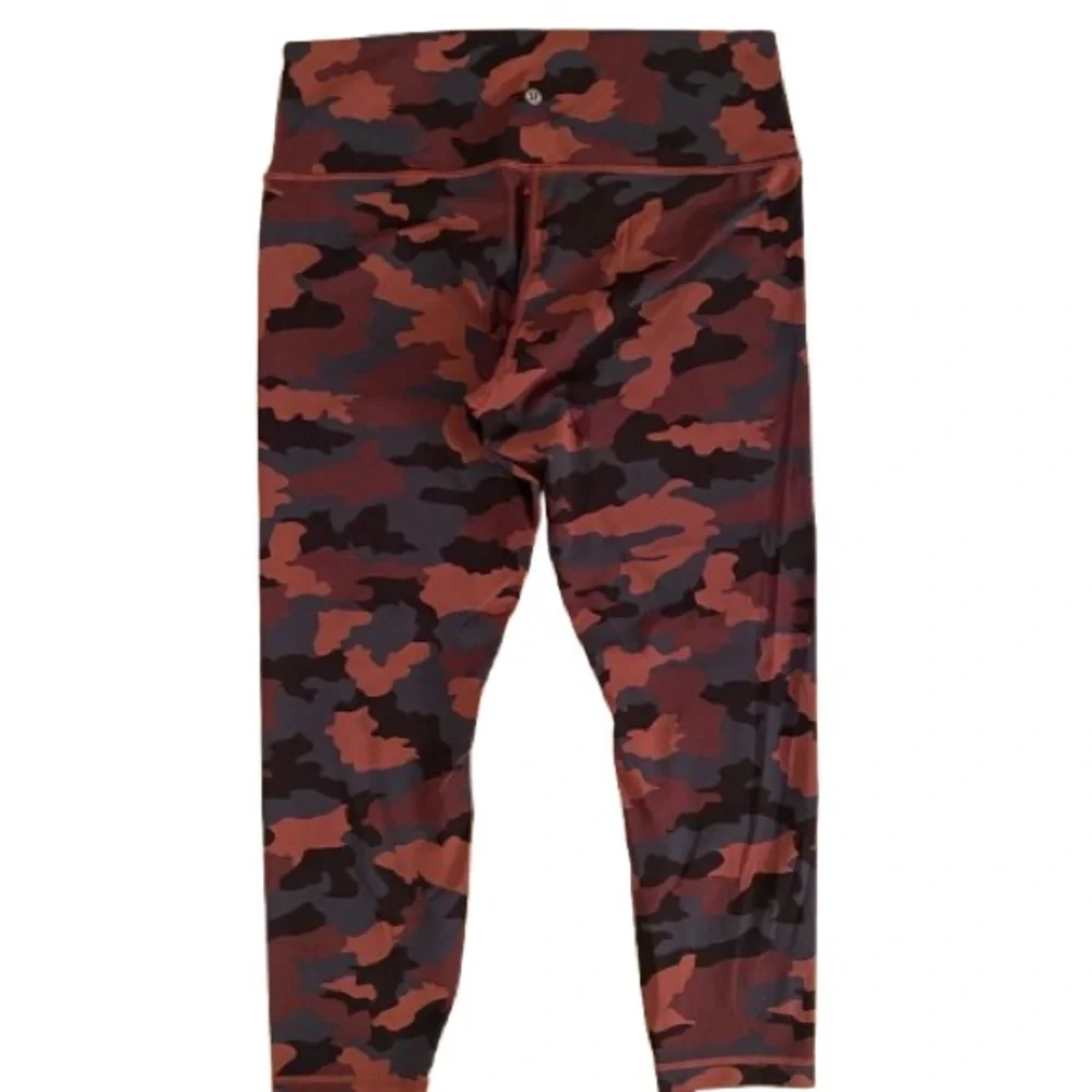 Lululemon Women’s Wunder Under Camouflage Leggings Size 14 Burgundy/Blue EUC